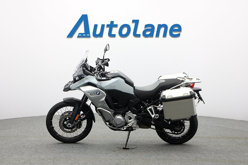 Vehicle Image 9