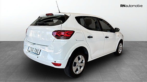 Vehicle Image 5
