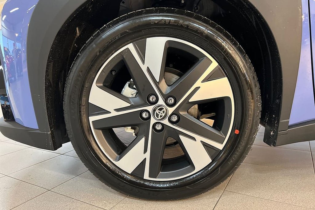 Vehicle Image 10