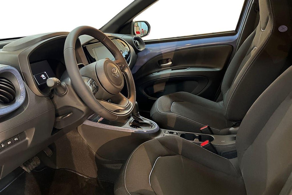 Vehicle Image 11