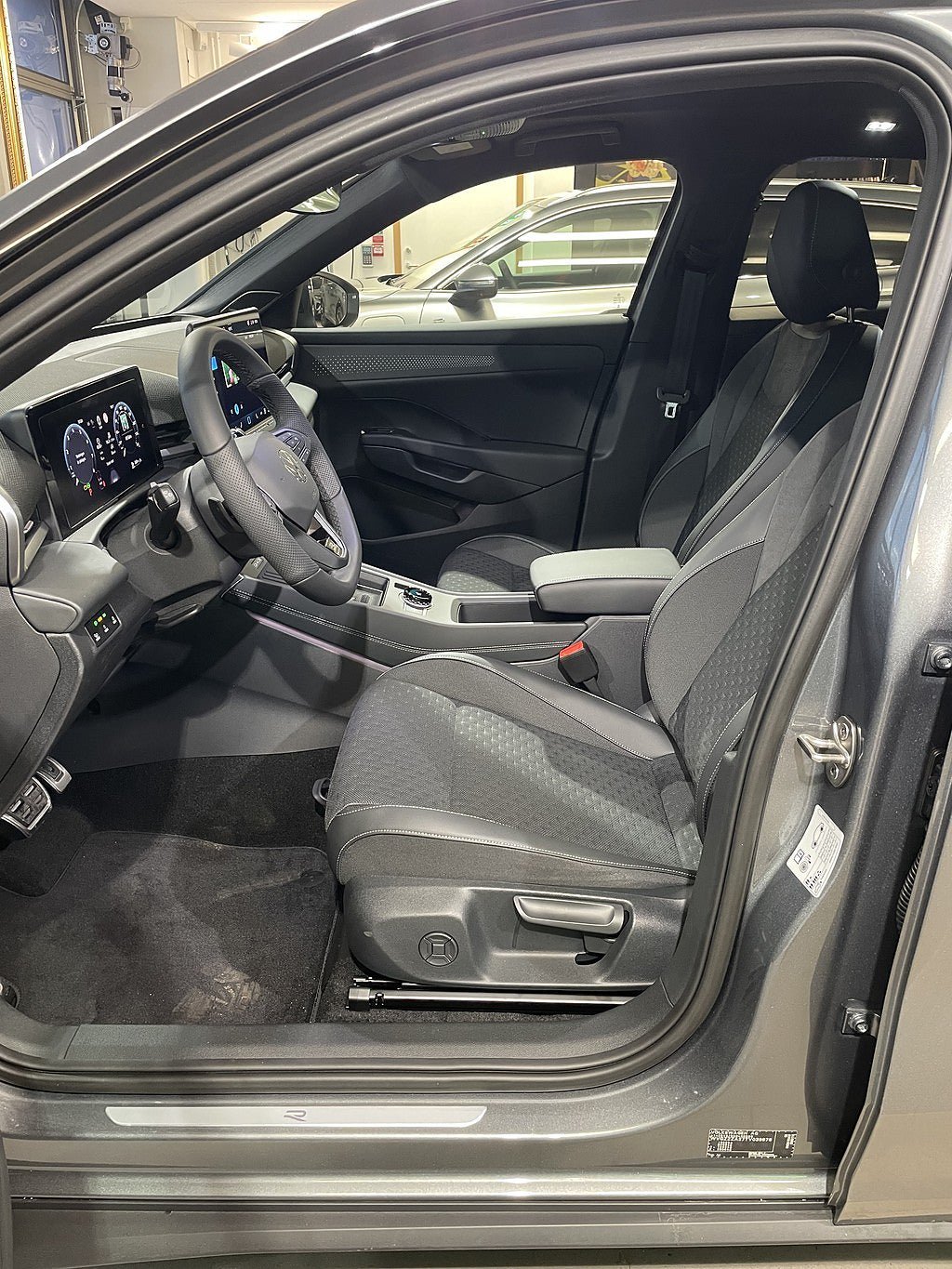 Vehicle Image 13