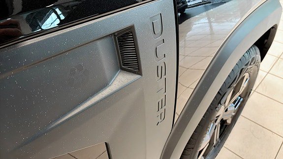 Vehicle Image 25