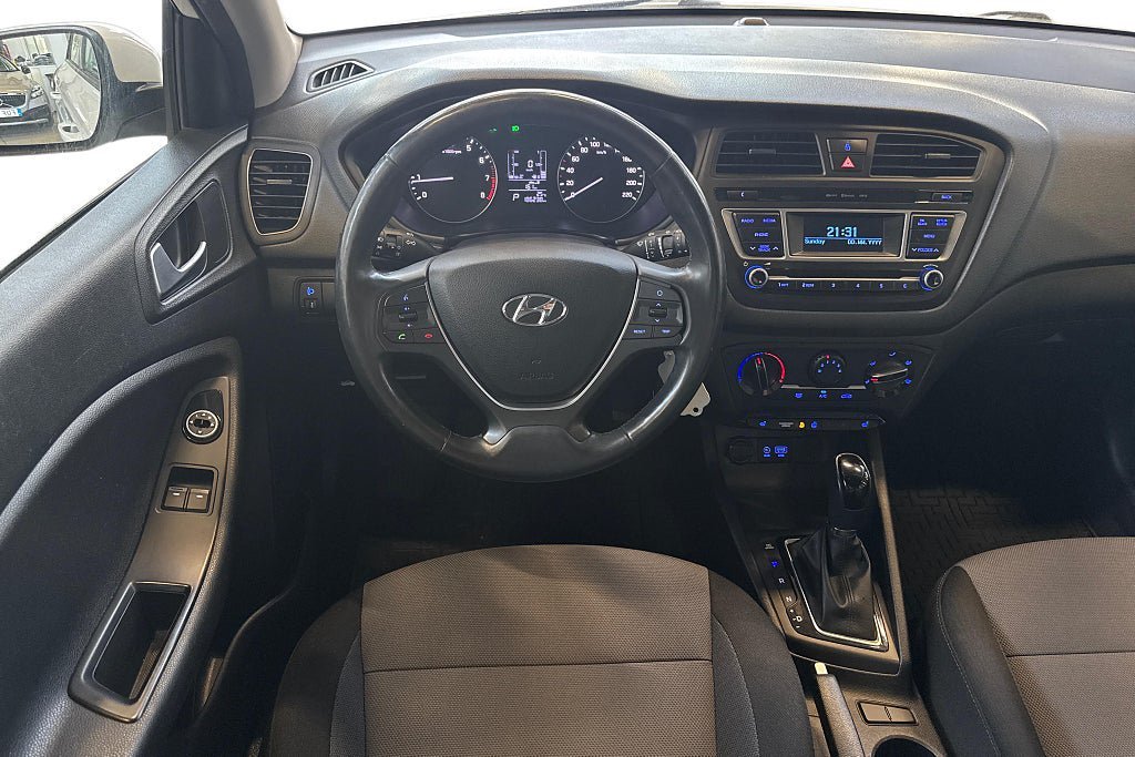 Vehicle Image 12