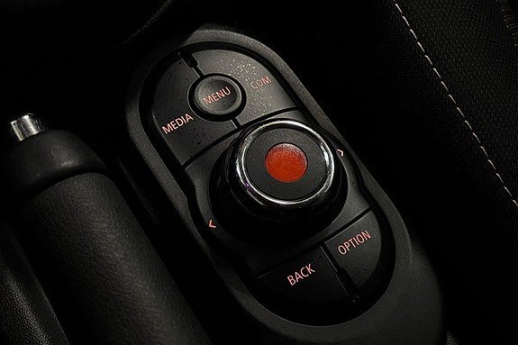 Vehicle Image 24