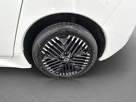 Vehicle Image 30