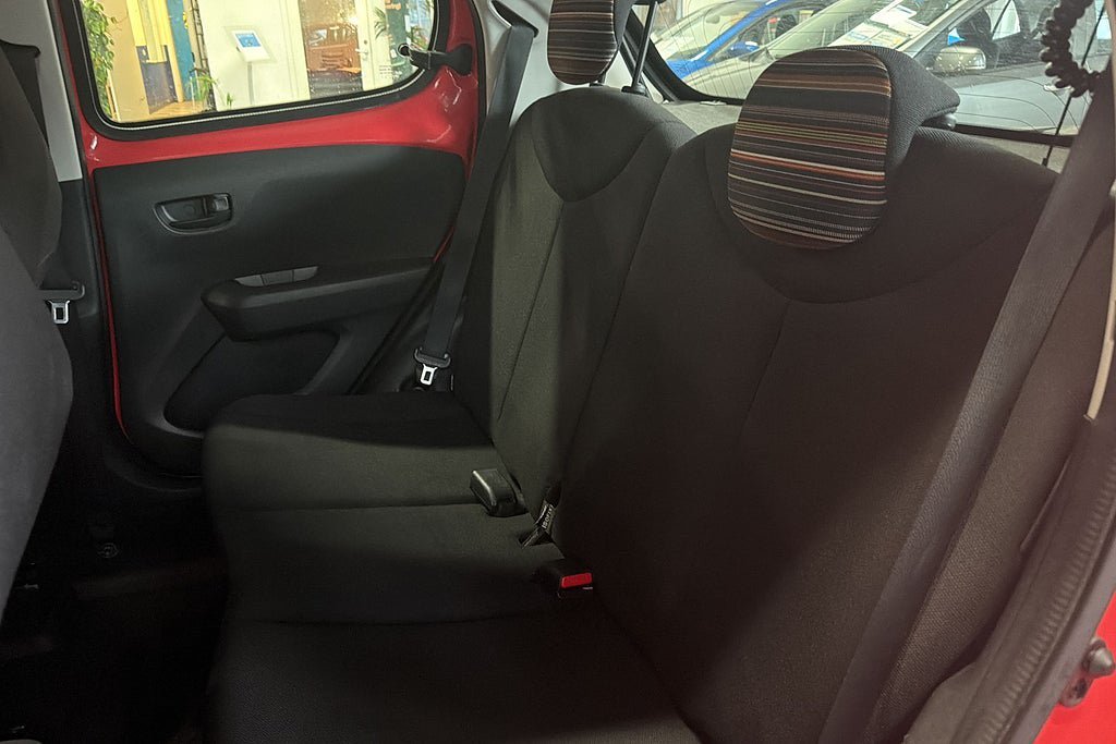 Vehicle Image 16
