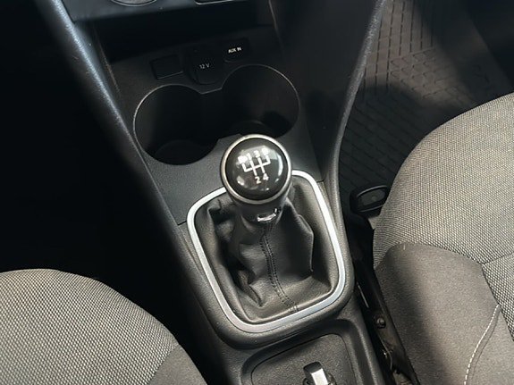 Vehicle Image 12