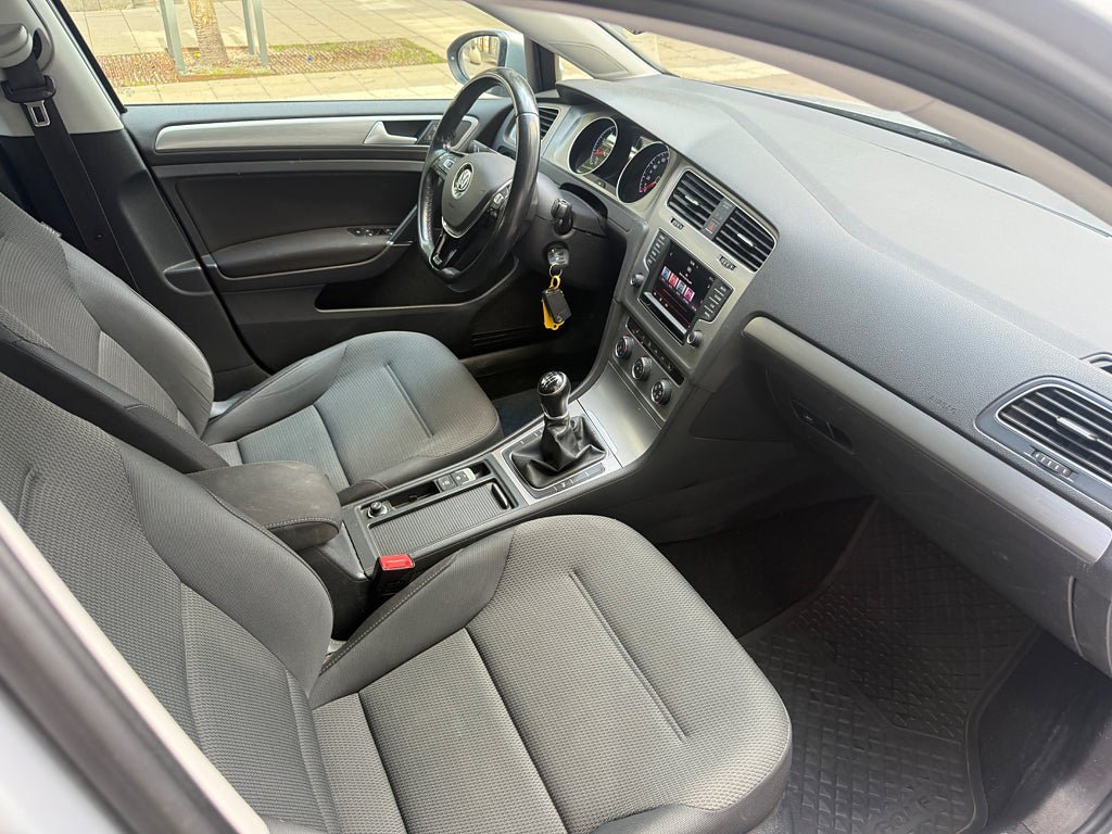 Vehicle Image 12