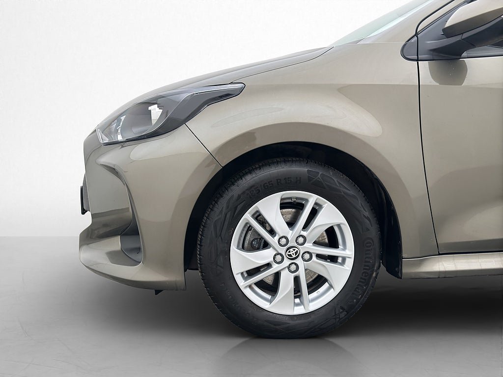 Vehicle Image 10