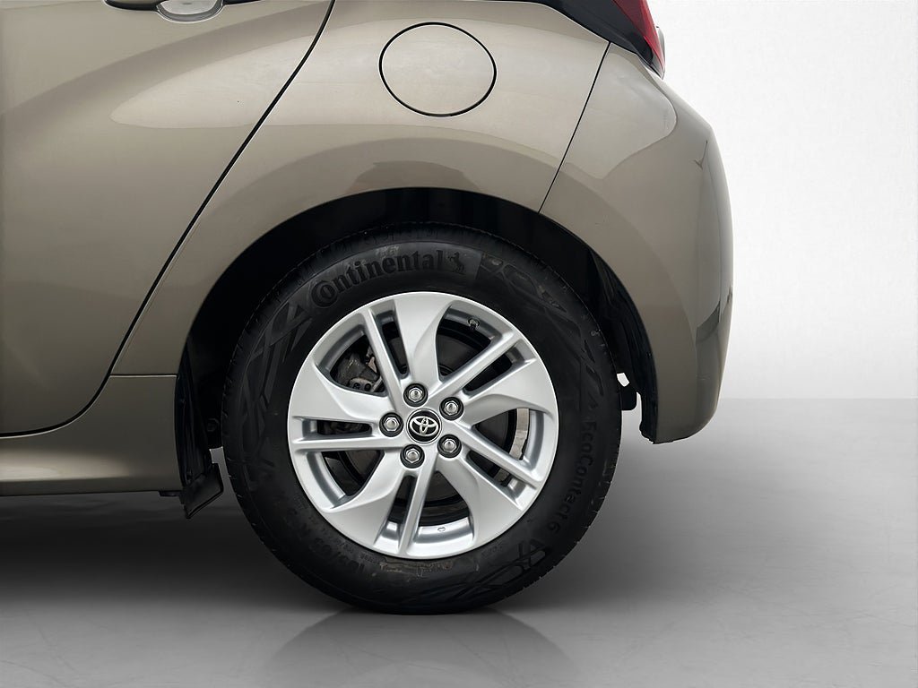 Vehicle Image 11