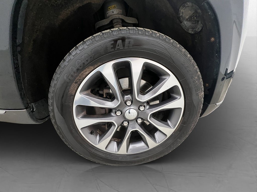 Vehicle Image 13
