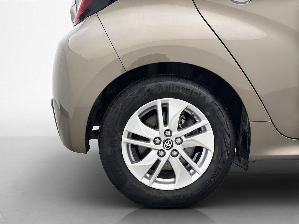 Vehicle Image 12