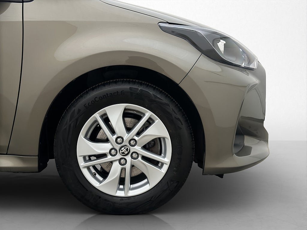 Vehicle Image 13