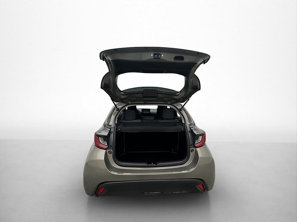 Vehicle Image 16