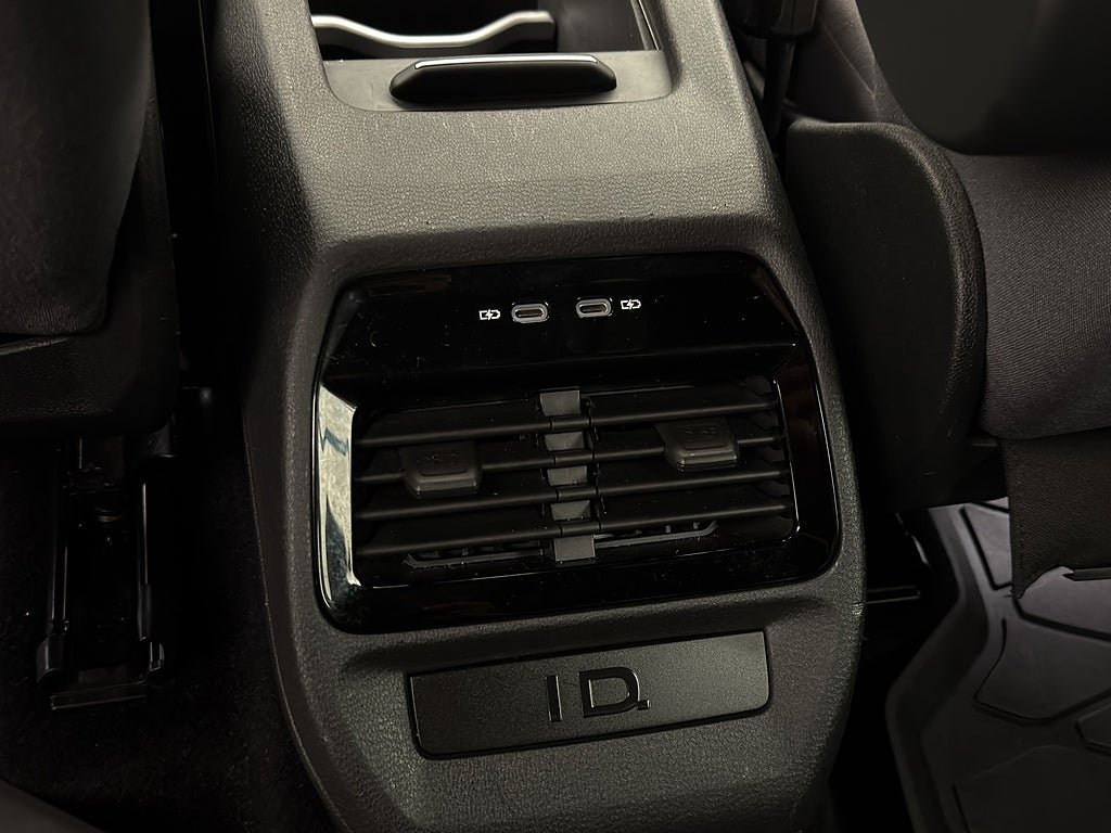 Vehicle Image 29