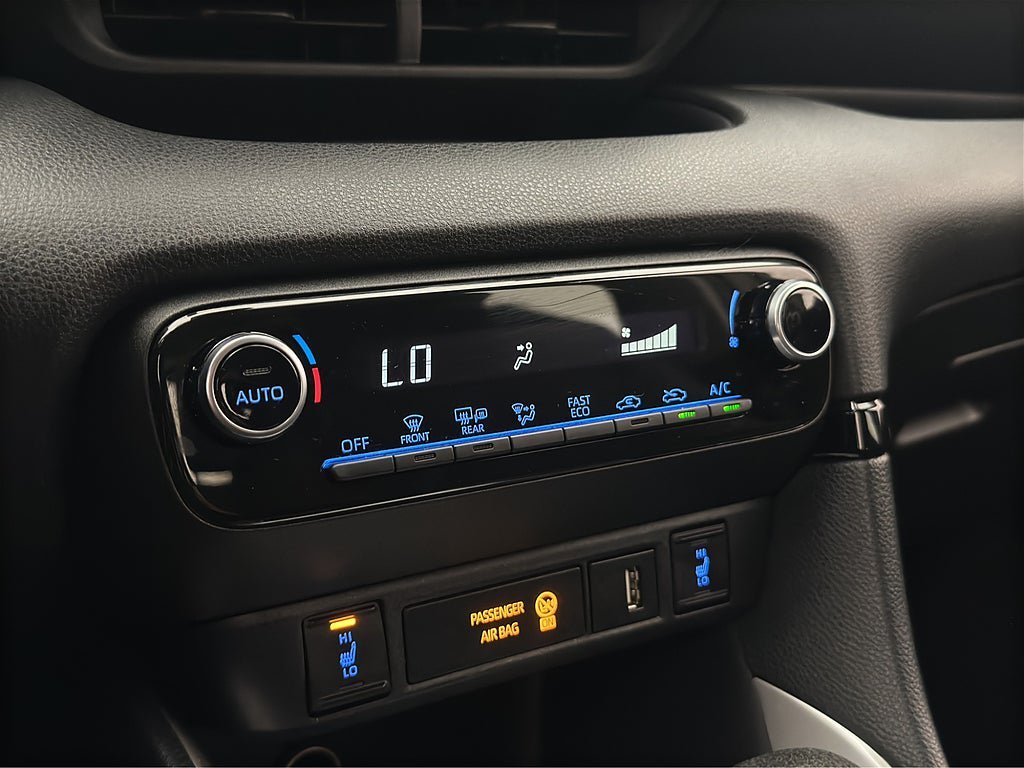 Vehicle Image 25