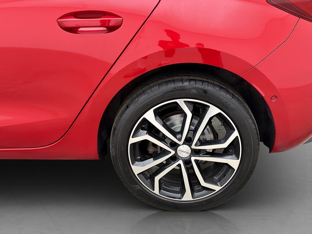 Vehicle Image 11