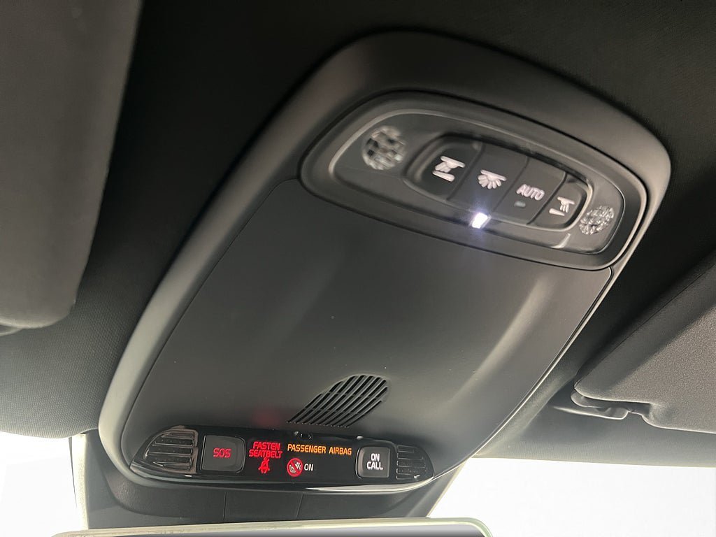 Vehicle Image 32