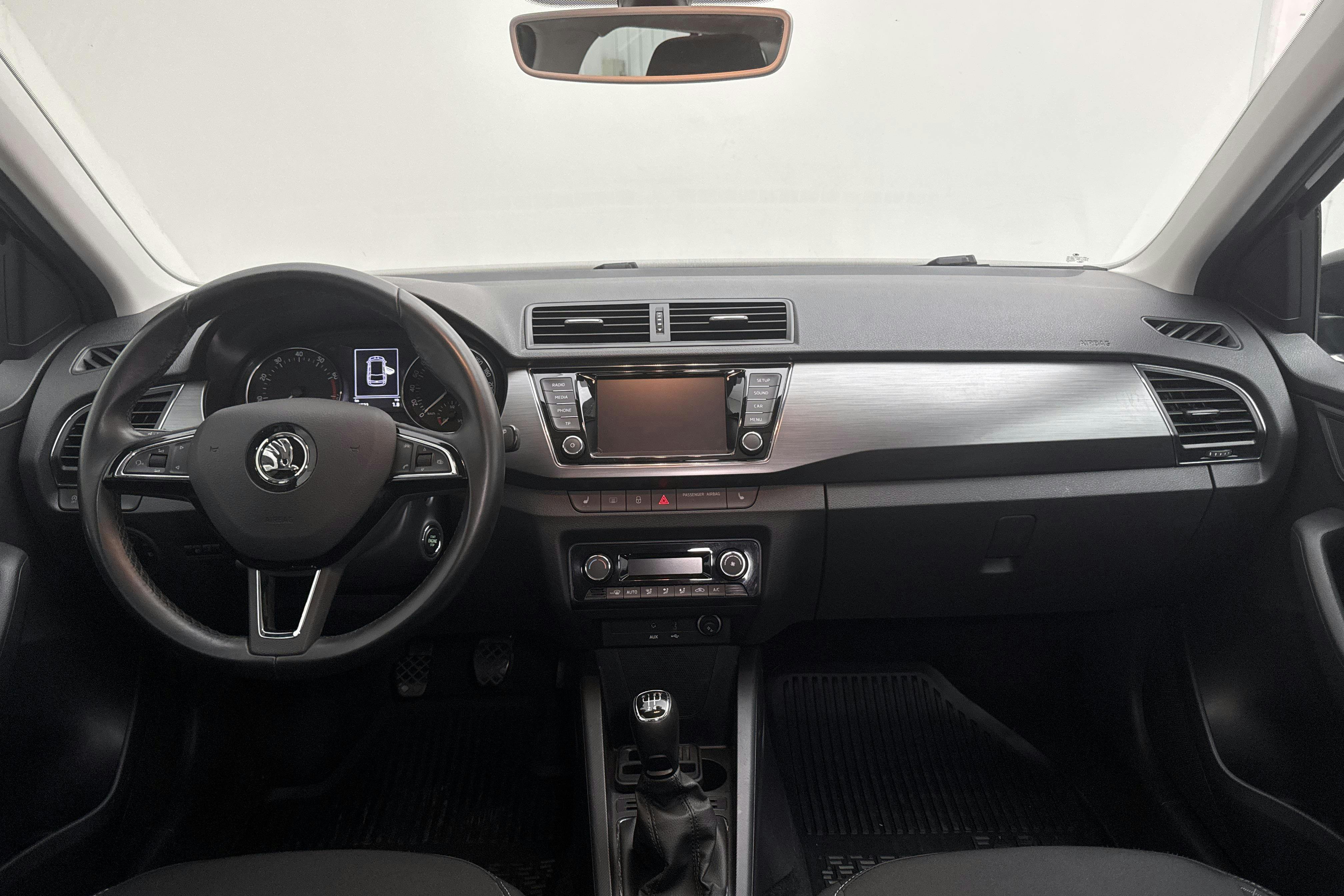 Vehicle Image 6