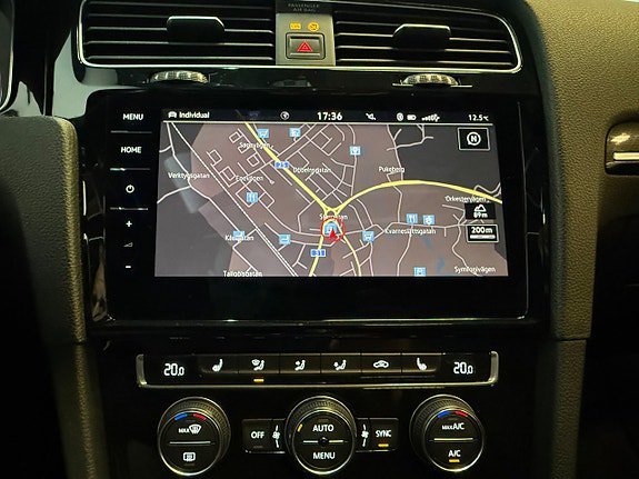 Vehicle Image 12
