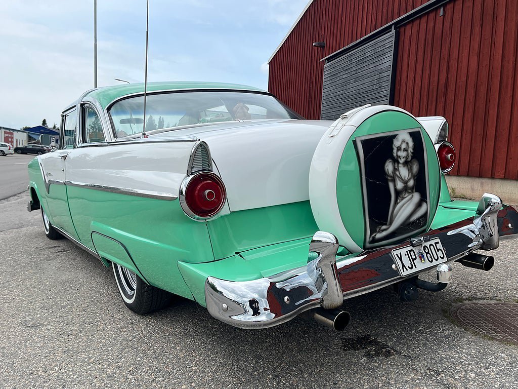 Vehicle Image 12