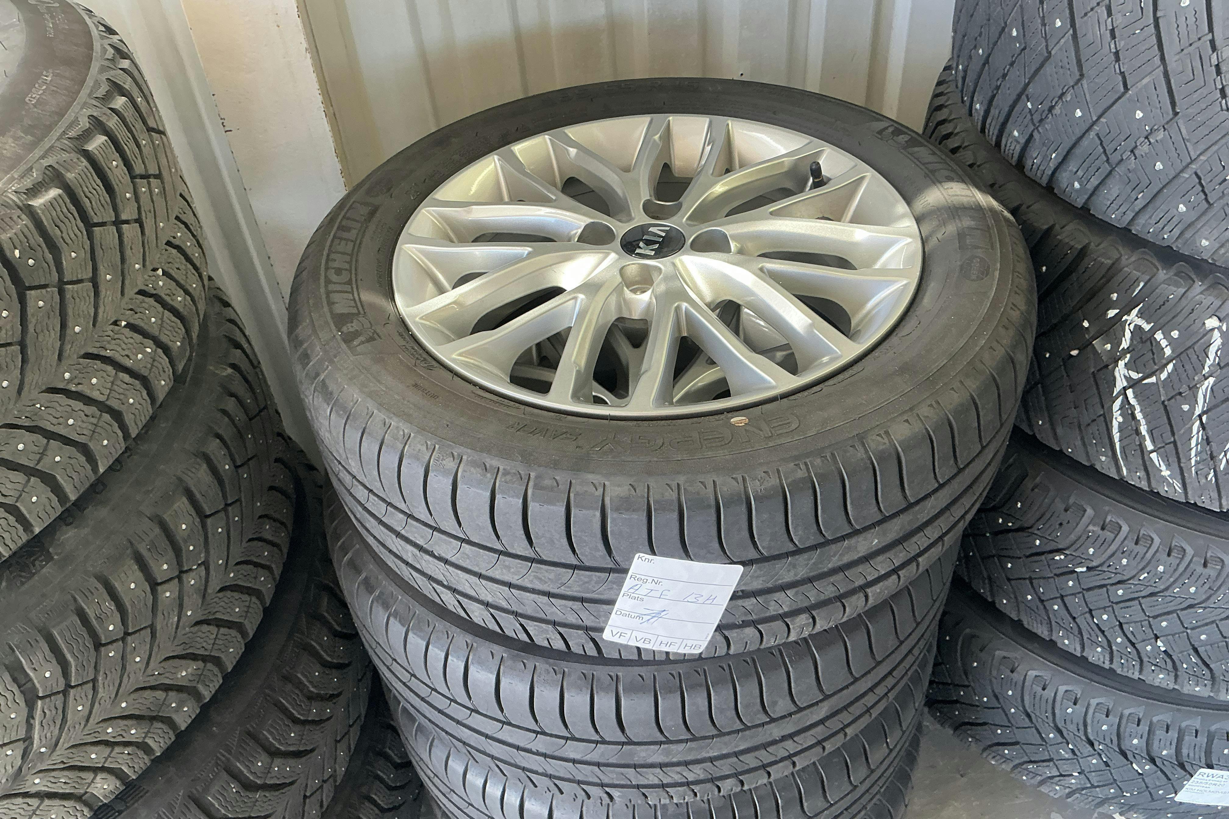 Vehicle Image 11