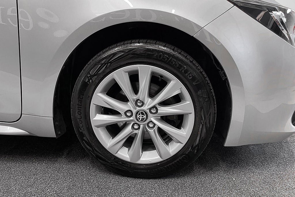 Vehicle Image 25