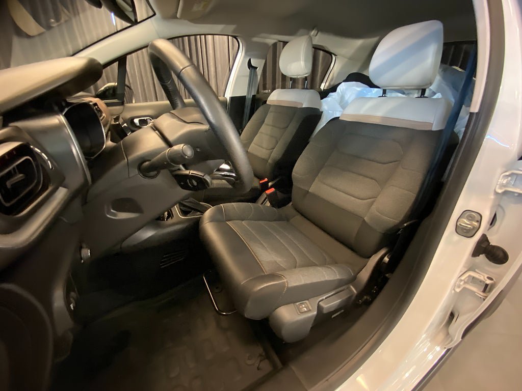 Vehicle Image 7