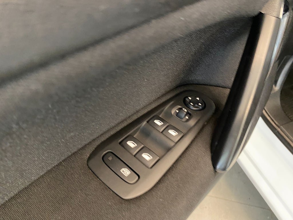 Vehicle Image 26