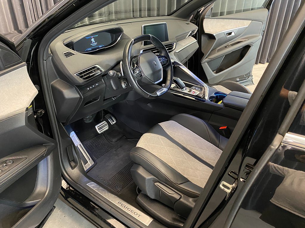 Vehicle Image 24