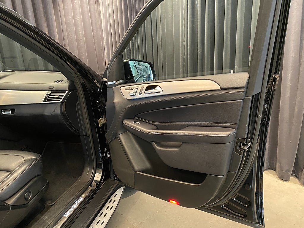 Vehicle Image 38