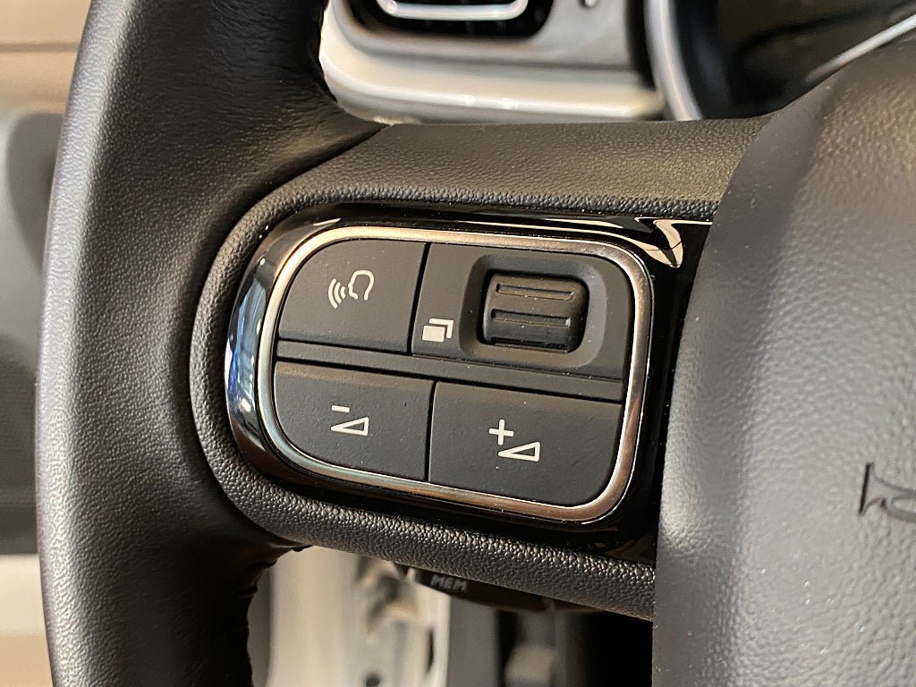 Vehicle Image 43