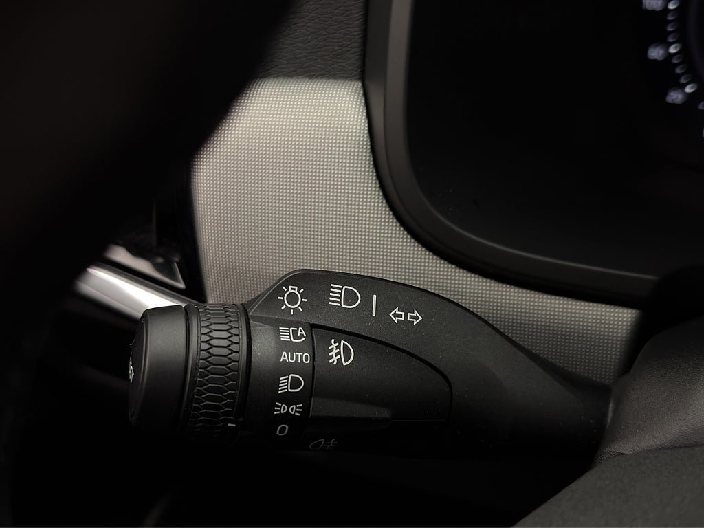 Vehicle Image 28
