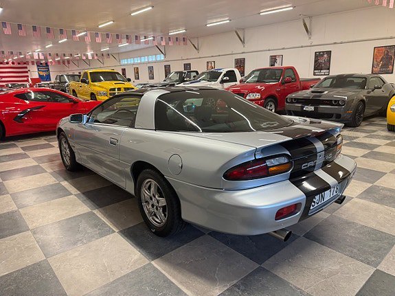 Vehicle Image 8