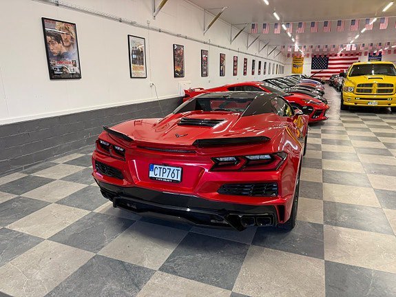 Vehicle Image 12