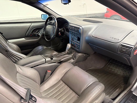 Vehicle Image 25