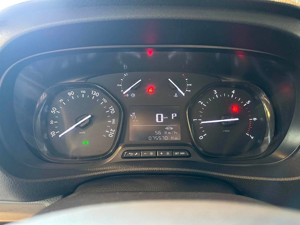 Vehicle Image 16