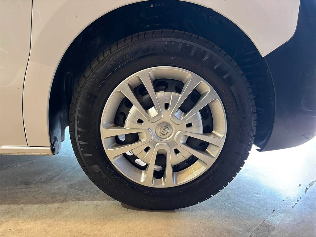 Vehicle Image 25