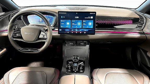 Vehicle Image 8