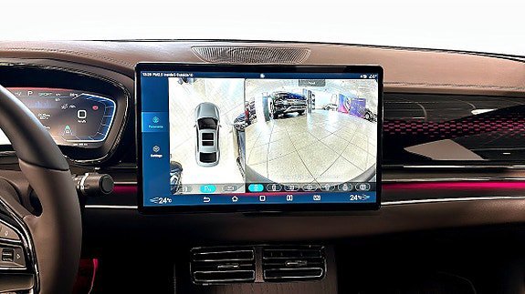 Vehicle Image 12