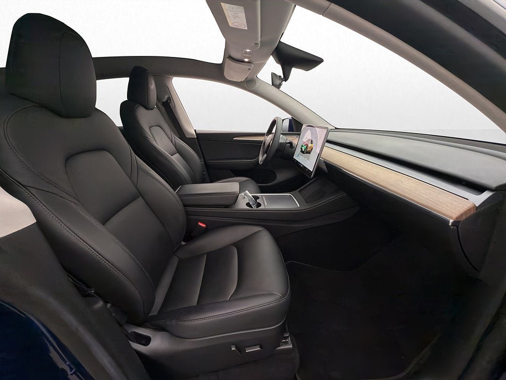 Vehicle Image 24