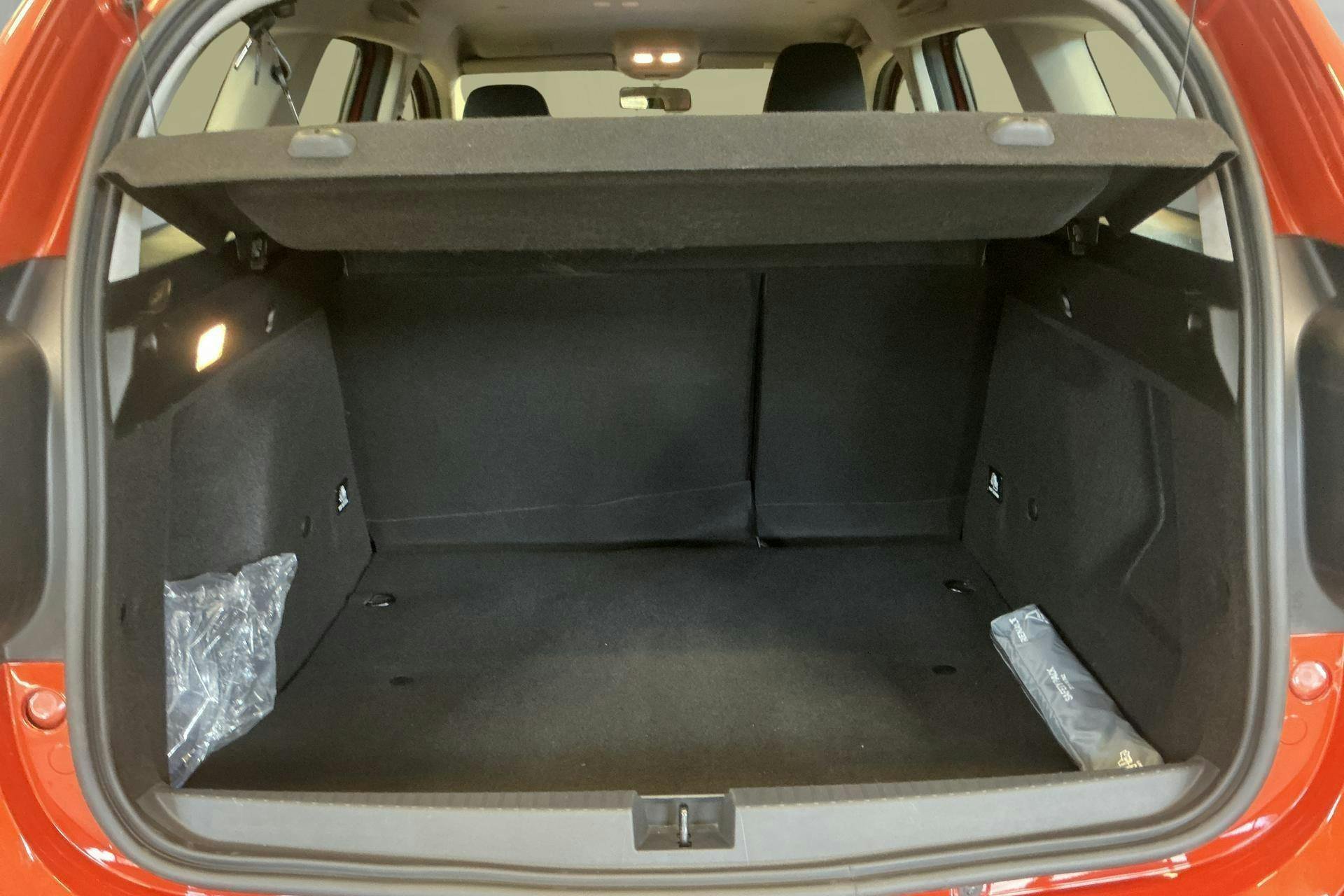 Vehicle Image 9