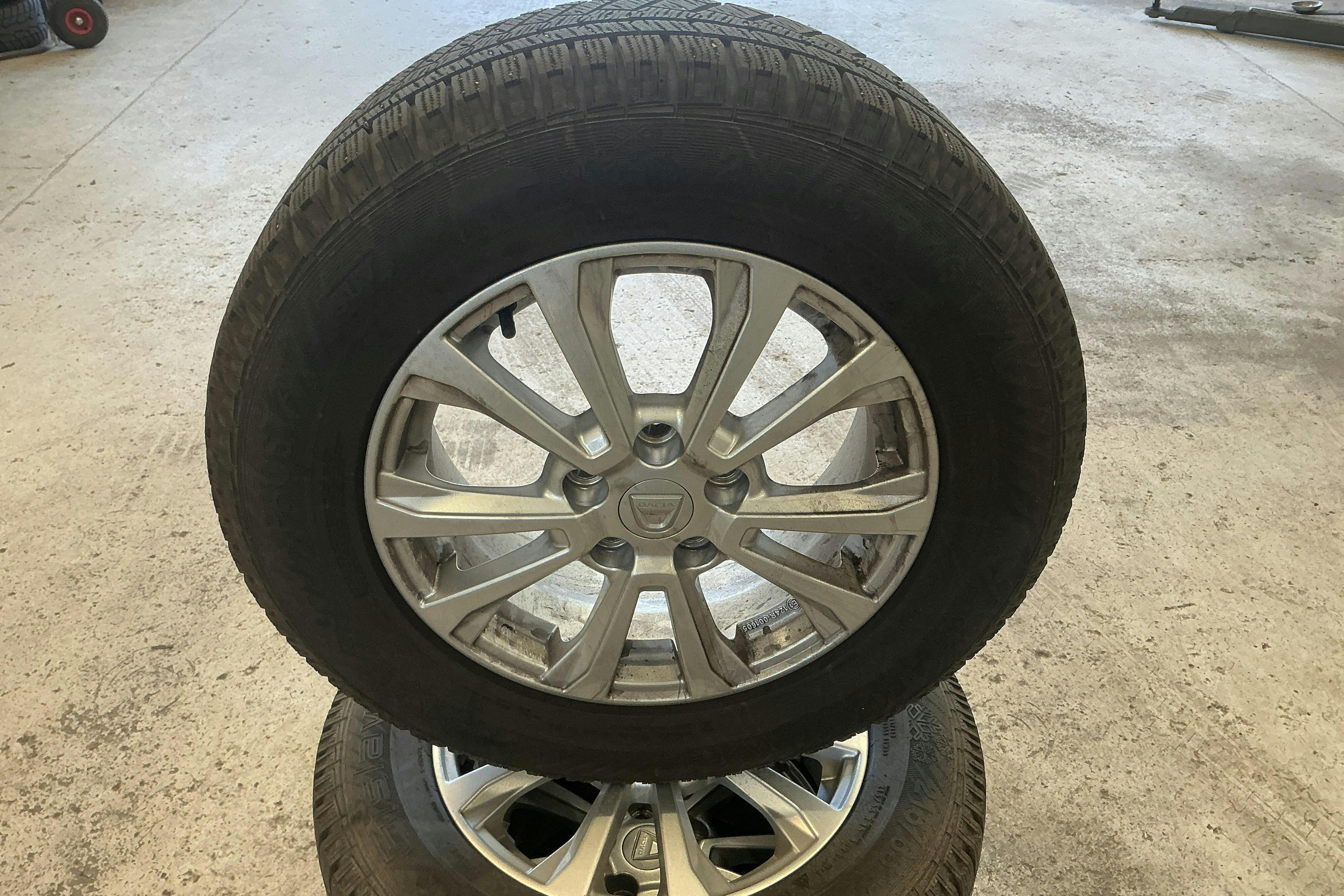 Vehicle Image 16