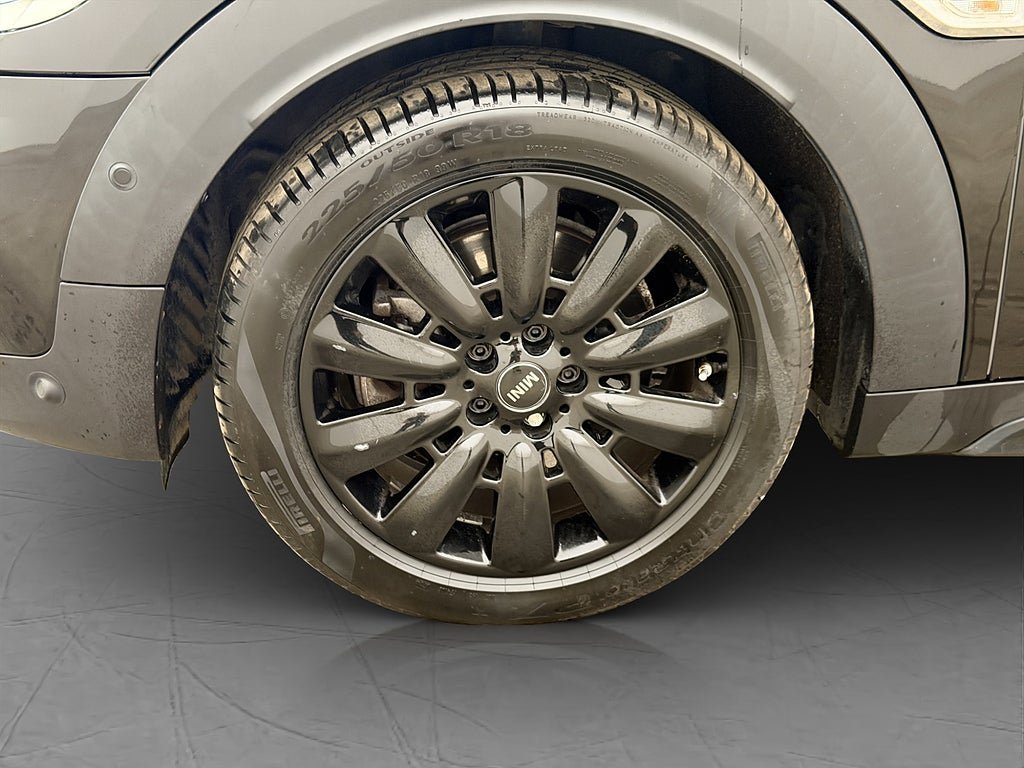 Vehicle Image 32