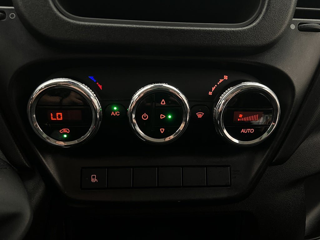 Vehicle Image 24