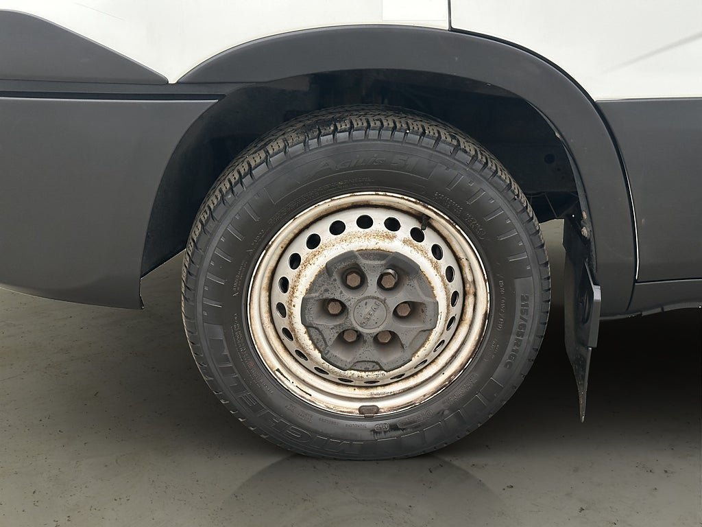 Vehicle Image 27