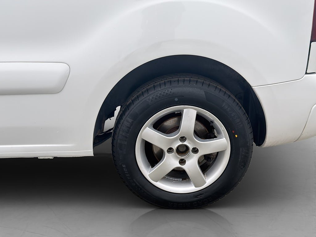 Vehicle Image 22