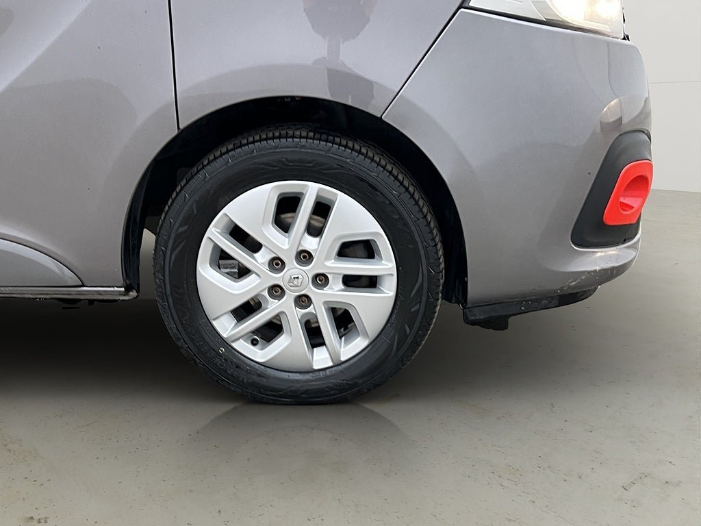 Vehicle Image 28