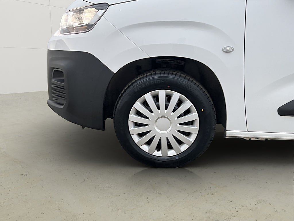 Vehicle Image 26