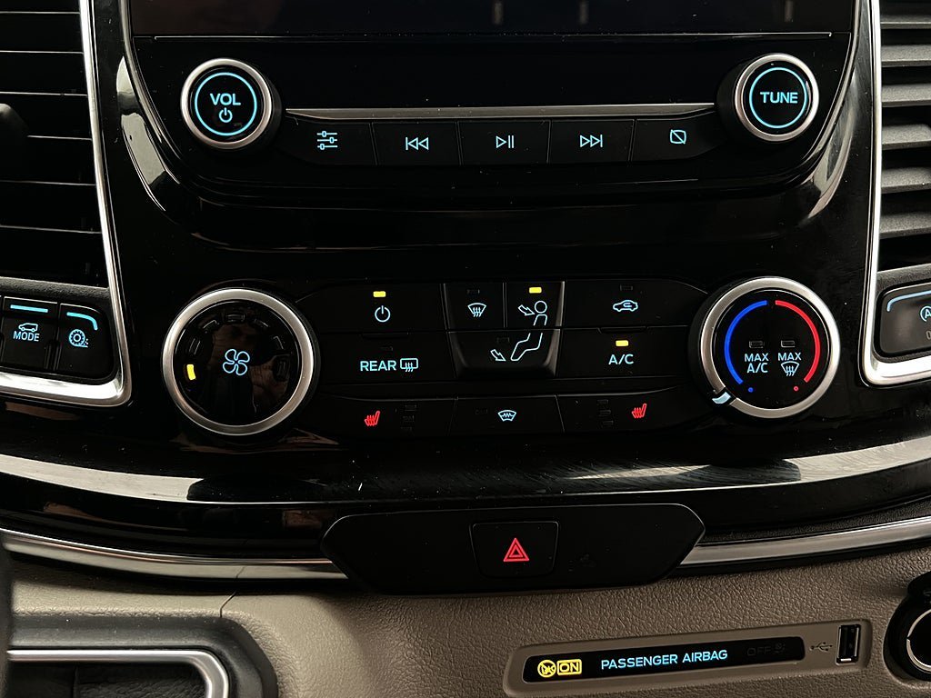 Vehicle Image 25